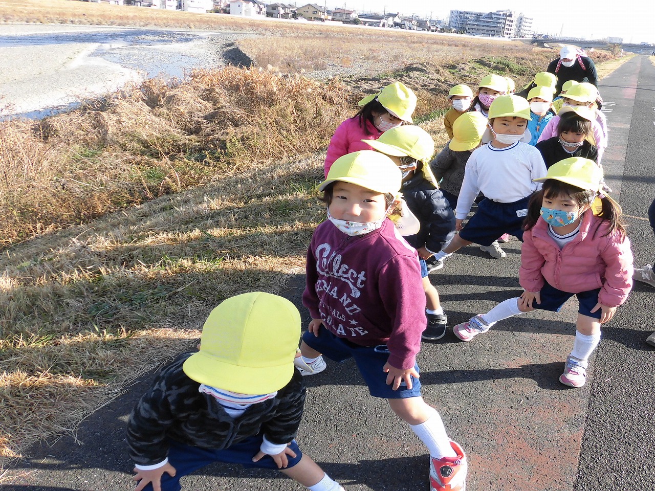 �}���\��