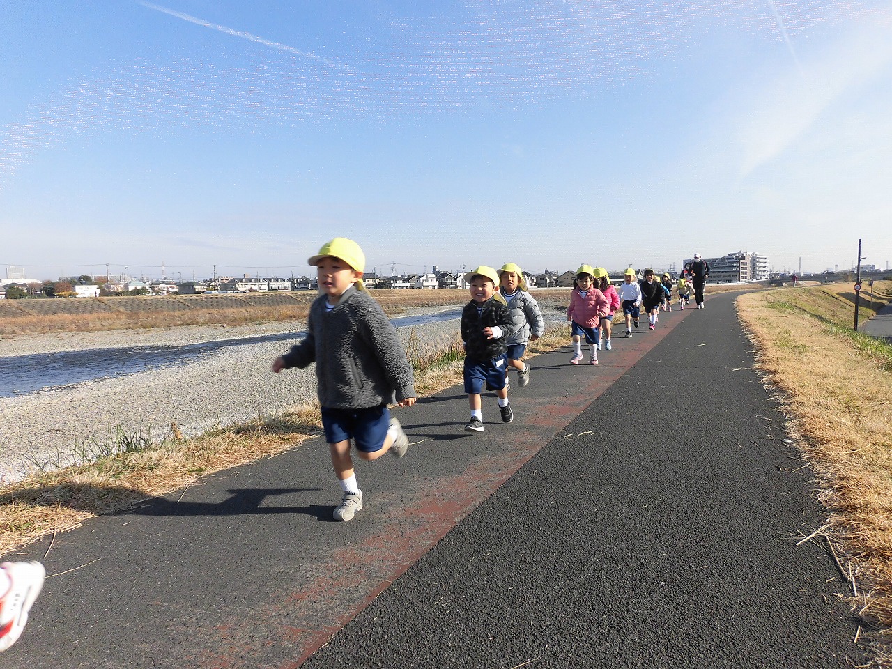 �}���\��