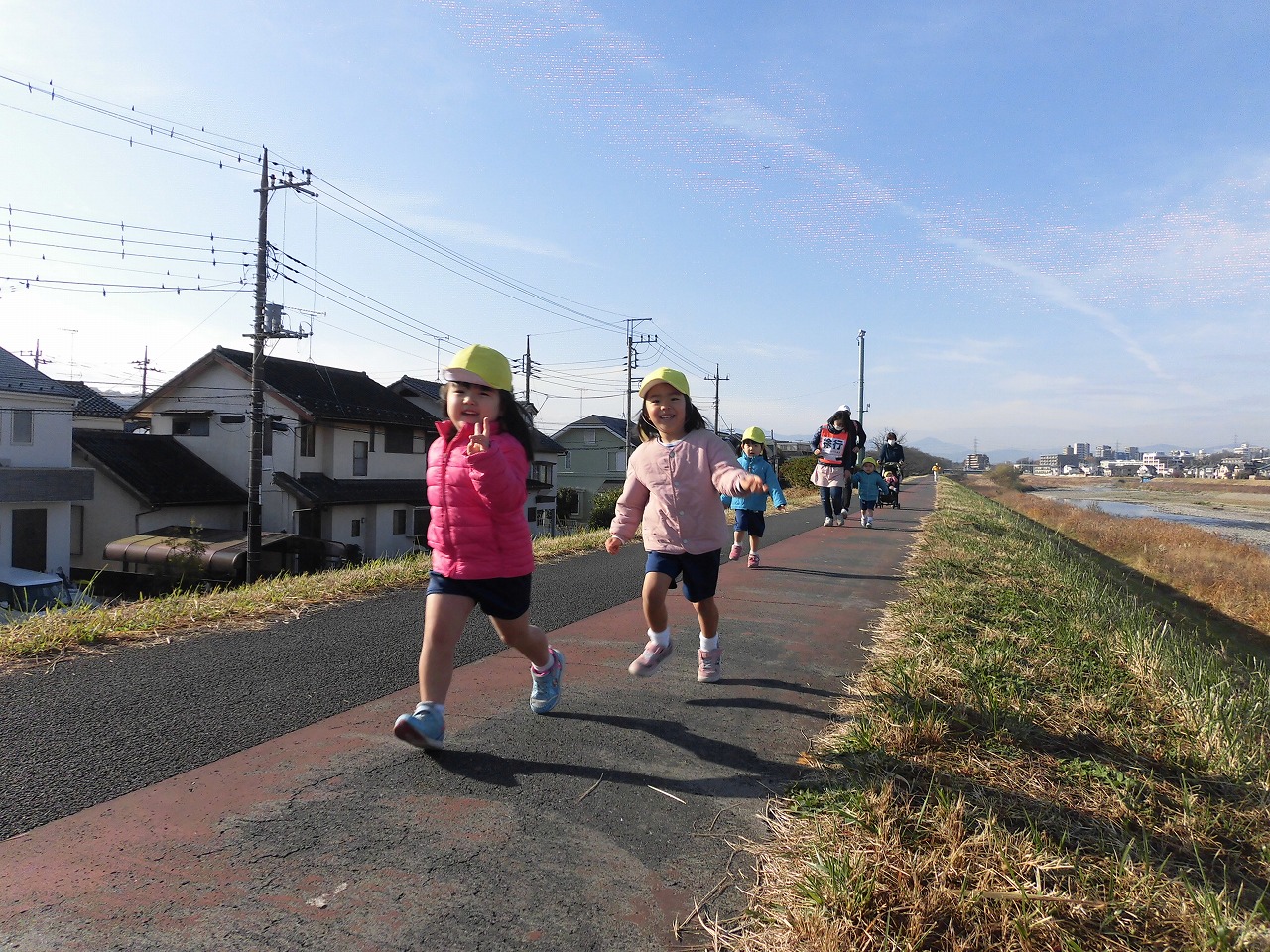 �}���\��